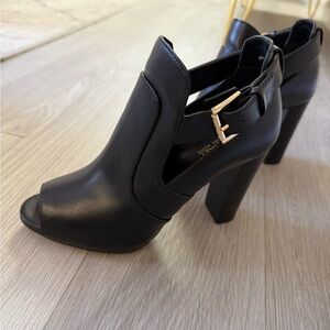 MICHAEL KORS- Open toe ankle bootie size 6.5